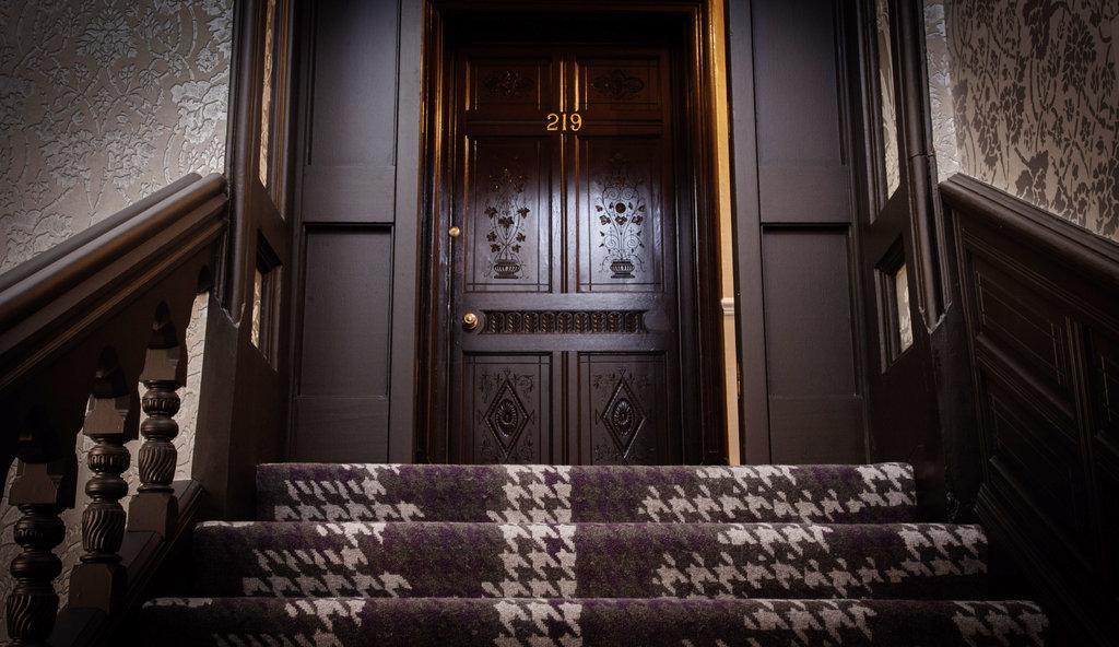 Trout Hotel Кокермут Экстерьер фото